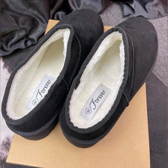 Black Platform Slides 🐾 - Picture 5 of 5